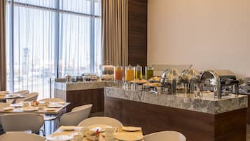 Breakfast, lunch, dinner served; international cuisine