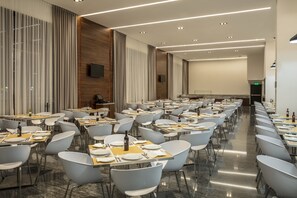 Café da manhã feito na hora todos os dias (USD 11 por pessoa) 