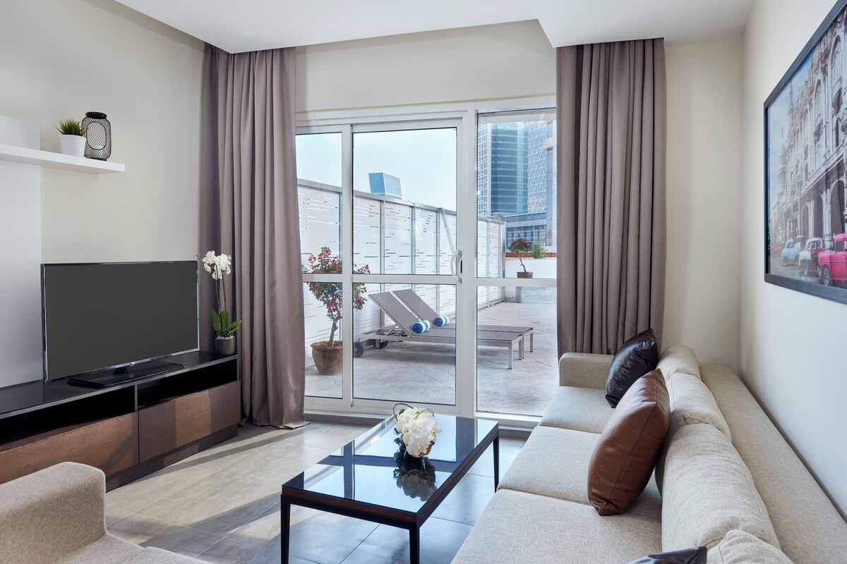 Premium bedding, in-room safe, desk, laptop workspace