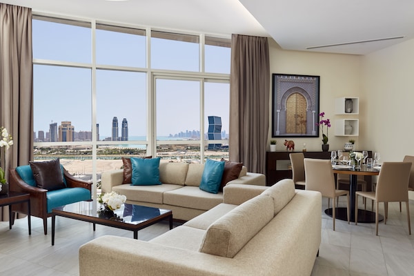 Premium bedding, in-room safe, individually decorated