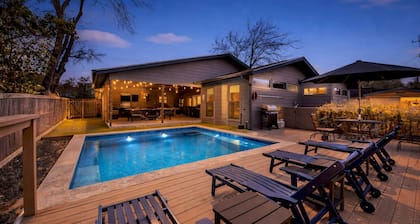 Huge Patio Game Room w/ Pool - 18 Beds - Downtown