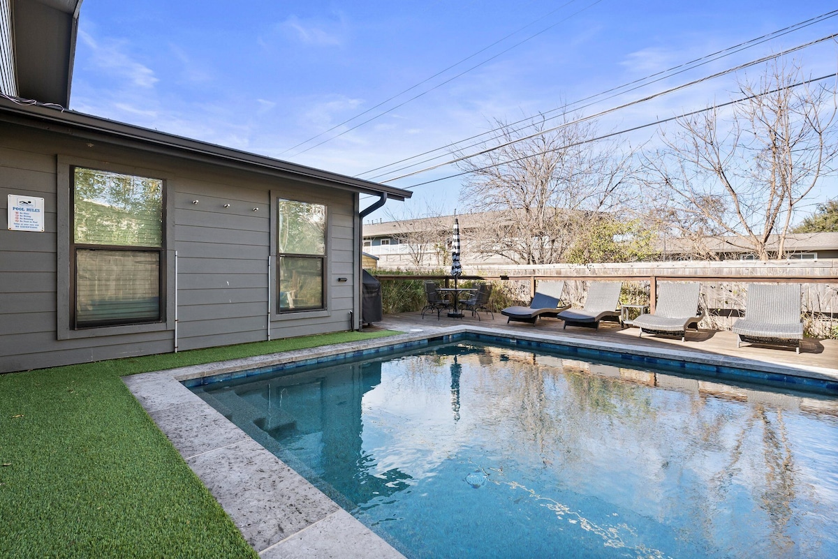 Photo 37 of CasaVilla: Downtown/Pool/Golf Green/18+Guests