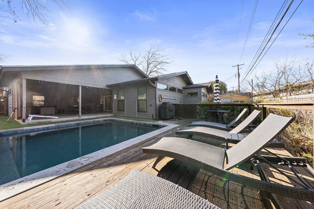 Photo 36 of CasaVilla: Downtown/Pool/Golf Green/18+Guests