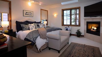 4 bedrooms, desk, iron/ironing board, free WiFi