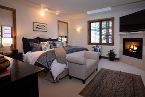 4 bedrooms, desk, iron/ironing board, free WiFi