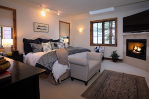 4 bedrooms, desk, iron/ironing board, free WiFi