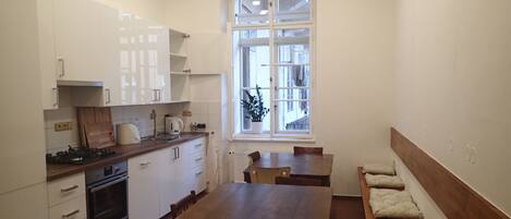 Dishwasher, coffee/tea maker, electric kettle, cookware/dishes/utensils