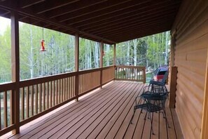 Terrace/patio - Whistle Pig Retreat@22 West Cabins 18 miles from Walden, 80 miles from Steamboat (Jackson County)