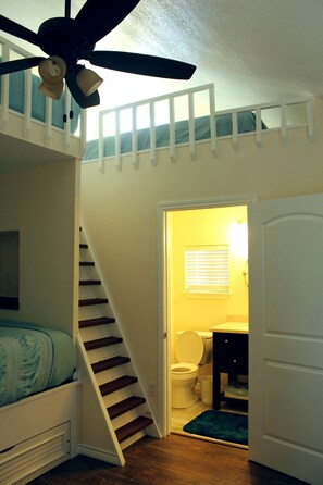 2 bedrooms, iron/ironing board, free WiFi, bed sheets - Sportsman's Paradise Lodge Seadrift (Seadrift)