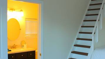 2 dormitorios, tabla de planchar con plancha, wifi gratis y ropa de cama