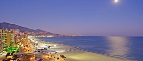 Beach nearby, sun-loungers, beach towels