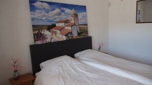 5 Schlafzimmer, Zimmersafe, Bügeleisen/Bügelbrett, Reisekinderbett