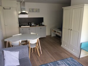 Télévision, jeux vidéo, lecteur de DVD, livres