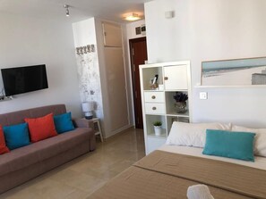 Een strijkplank/strijkijzer, wifi, beddengoed, rolstoeltoegankelijk