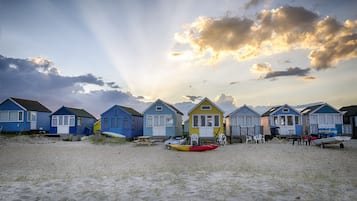 Beach nearby, sun-loungers, beach towels