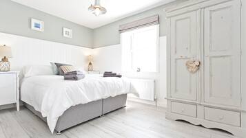 2 bedrooms, soundproofing, iron/ironing board, travel crib