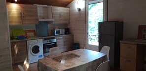 冰箱、微波炉、烤箱、炉灶