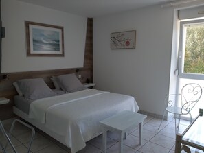 3 chambres, fer et planche à repasser, Wi-Fi gratuit, draps fournis