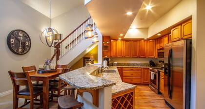 Luxurious Two-Story Penthouse Condo W/Private Patio & Breathtaking Mtn Views
