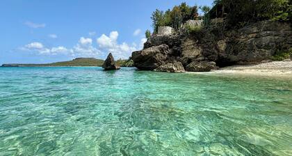 RARE-ON THE BEACH. Couples only. Private, Surrounded by nature. ZEN ALL DAY LONG