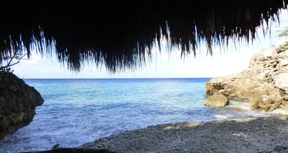 RARE-ON THE BEACH. Couples only. Private, Surrounded by nature. ZEN ALL DAY LONG