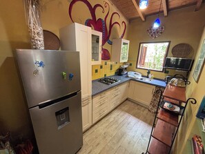 Fridge, microwave, oven, coffee/tea maker