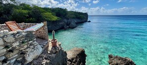 Plage, chaises longues, serviettes de plage