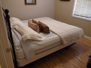 2 bedrooms, iron/ironing board, free WiFi, bed sheets