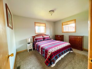 2 bedrooms, iron/ironing board, travel cot, free WiFi