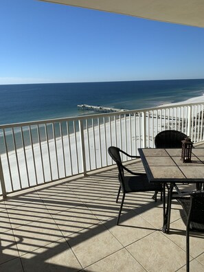Outdoor dining - Admiral's Quarters: Spacious 2-bedroom with a breathtaking beach view! (Orange Beach)