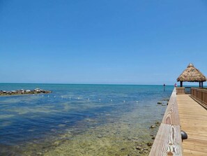 Beach nearby, sun loungers, beach towels