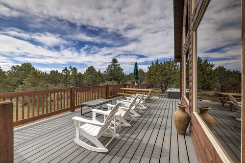 Buffalo Ridge on Zion Boundary very close to the Park! Gated Community -Hot Tub