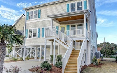 Newer home 2 blocks from downtown Carolina Beach