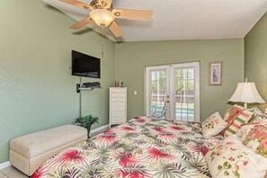 4 bedrooms, desk, iron/ironing board, travel cot