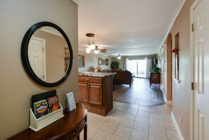 A spacious hallway with a kitchen area, a dining table, and a large mirror. - Relaxing & Quiet - Indoor Pool -Only 1 Mile to the Branson Strip (Branson)