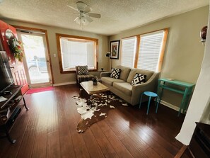 Smart TV - 1 hour to Big Bend National Park and 30 minutes to Marfa (Alpine)