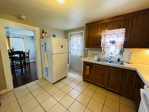 Fridge, microwave, oven, stovetop - 1 hour to Big Bend National Park and 30 minutes to Marfa (Alpine)