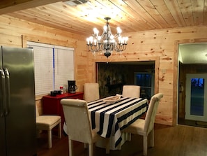 Dining - Deep Water Tranquility Cove 4/2 (Trinidad)