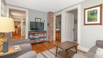 Smart TV, books, stereo