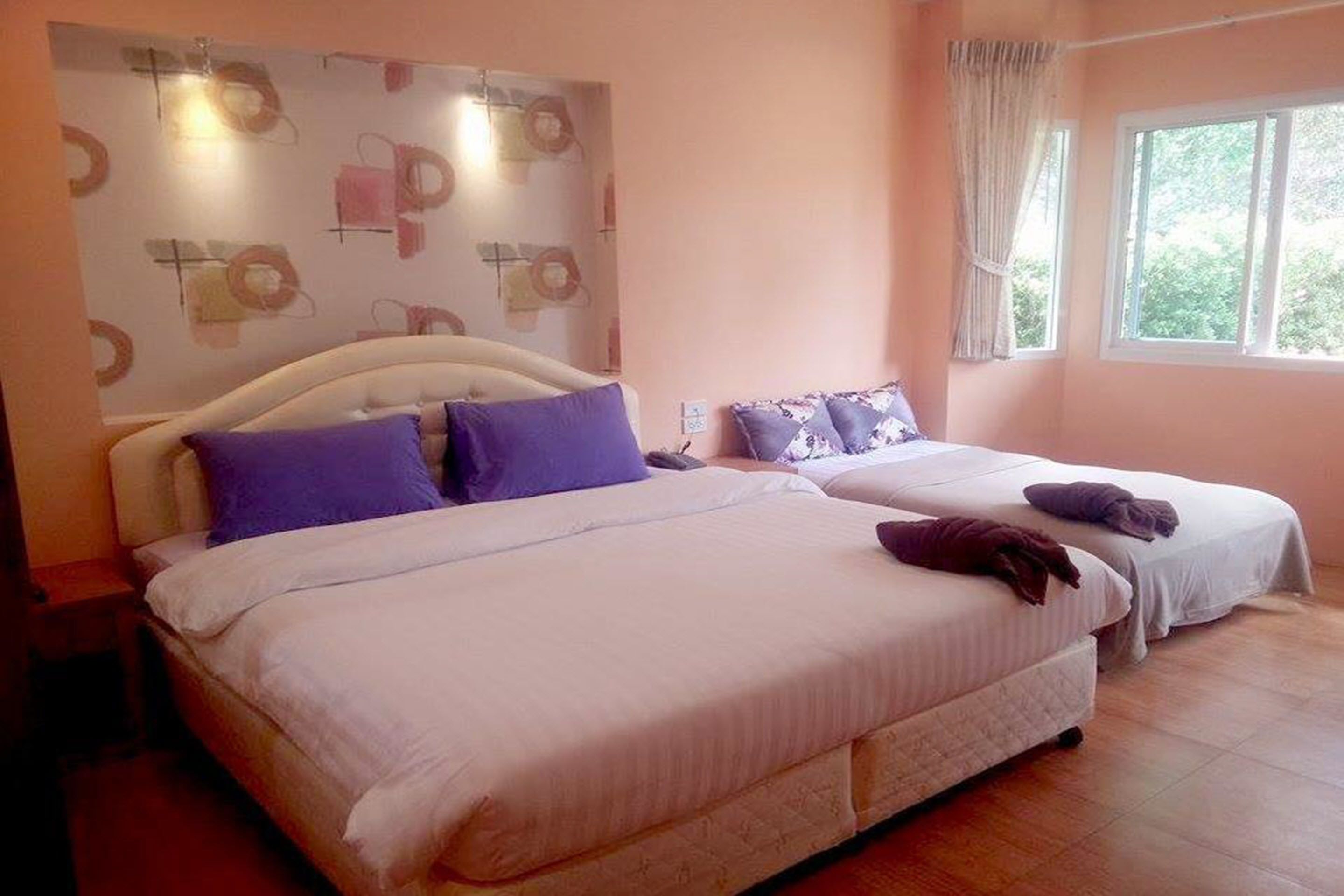 Cortinas blackout, quartos à prova de som, Wi-Fi de cortesia