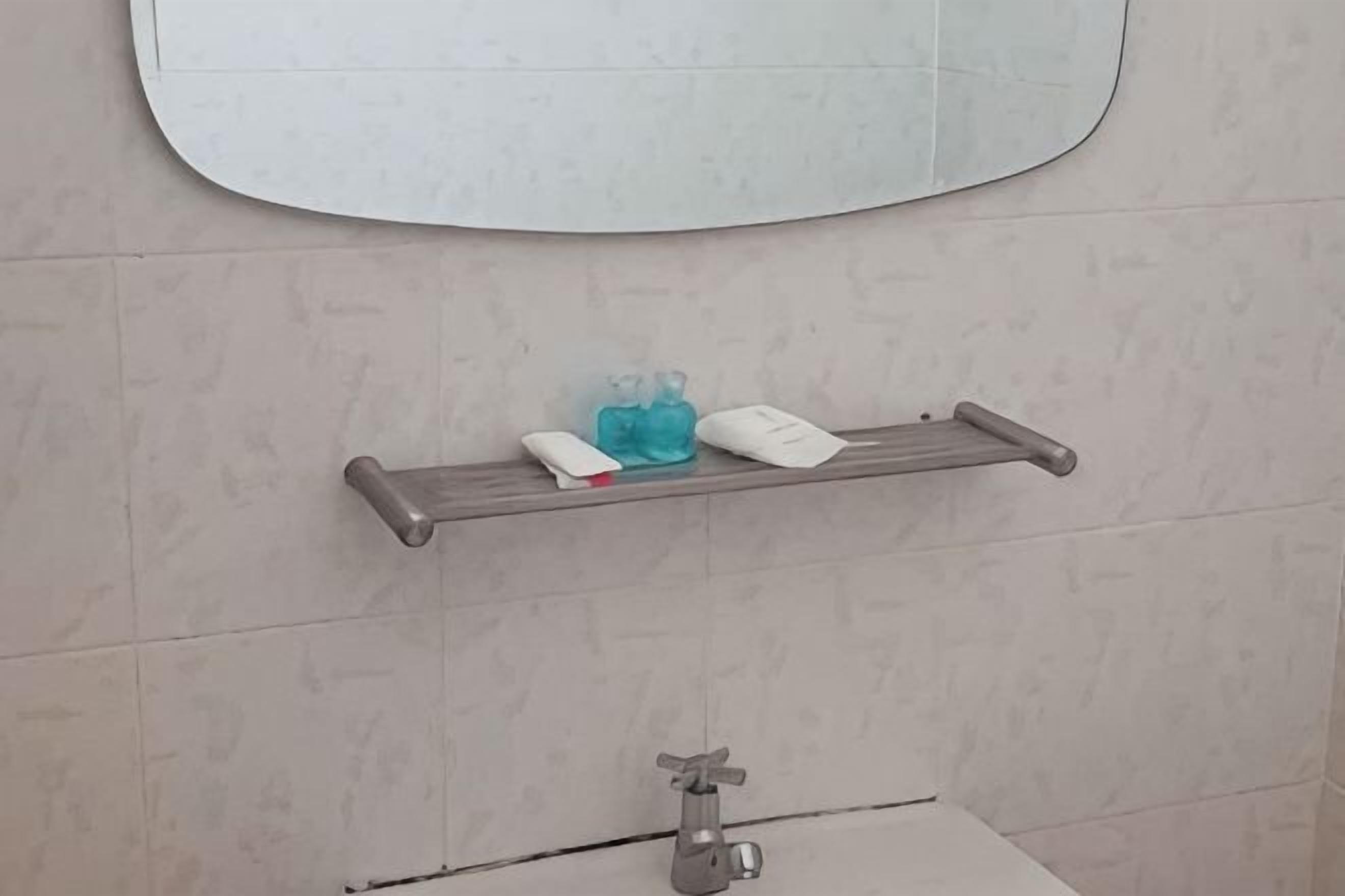 Baño | Ducha, artículos de higiene personal gratuitos y toallas