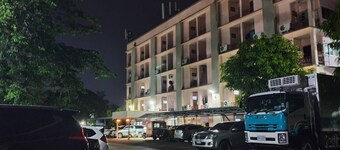 Rich Hotel