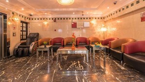 Coin salon dans le hall