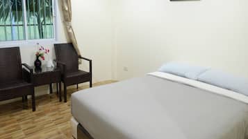 مكتب وأسرّة قابلة للطي وواي فاي مجانًا