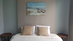 Standard Double Room with Pool View  | Mörkläggningsgardiner och gratis wi-fi