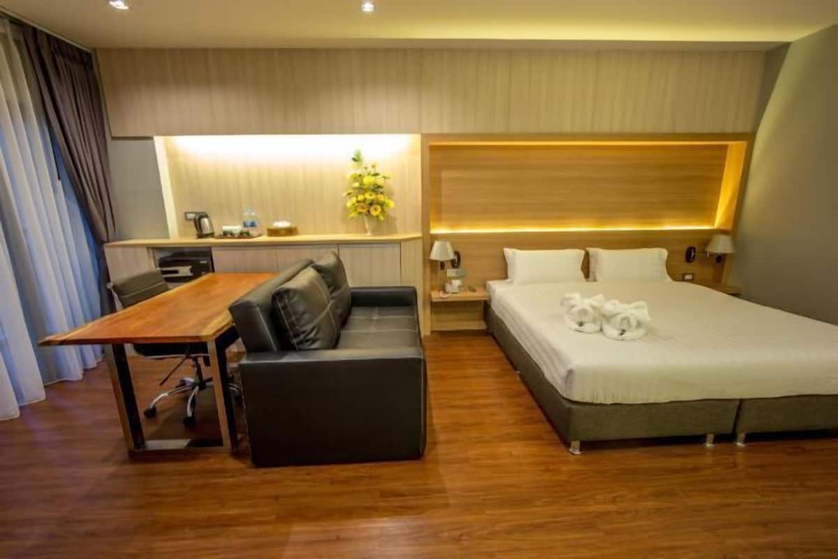 Minibar, in-room safe, desk, blackout curtains