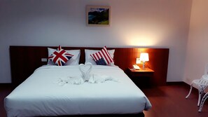 Quarto standard | Escrivaninha, Wi-Fi de cortesia, roupa de cama