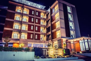 A multi-story hotel with a prominent sign reading "The Terrace Khlongteng." - The Terrace Khlongtoei (Hat Yai)