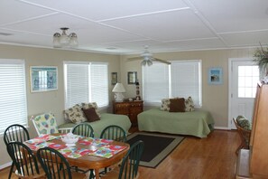 Interior - OCEANFRONT! July 4 week available (Folly Beach)