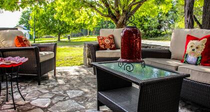 Ava Haus SUITE.<br>3 minuuttia Main Street!<br>Katso muut 3 Ava Haus -vuokrausta.<br>.<br>